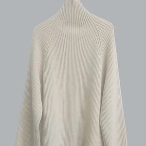 Chic White Ribbed Turtleneck Sweater